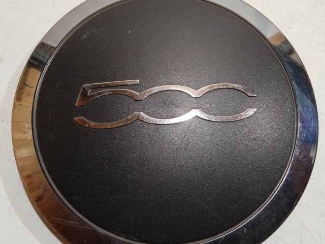 204406 Fiat 500 2007- felni közép kupak, a képen látható állapotban 51884863