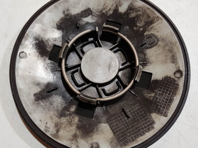 204408 Fiat 500 2007- felni közép kupak, a képen látható állapotban 51884863