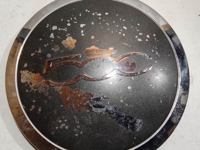 204410 Fiat 500 2007- felni közép kupak, a képen látható állapotban 51884863