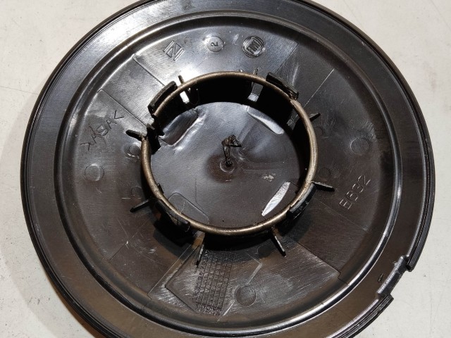 204411 Fiat 500 2007- felni közép kupak, a képen látható állapotban 51884863