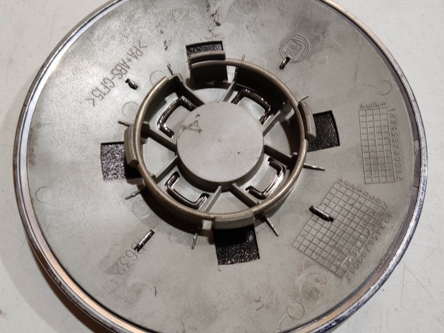 204432 Fiat 500 2007- felni közép kupak, a képen látható állapotban 51884863