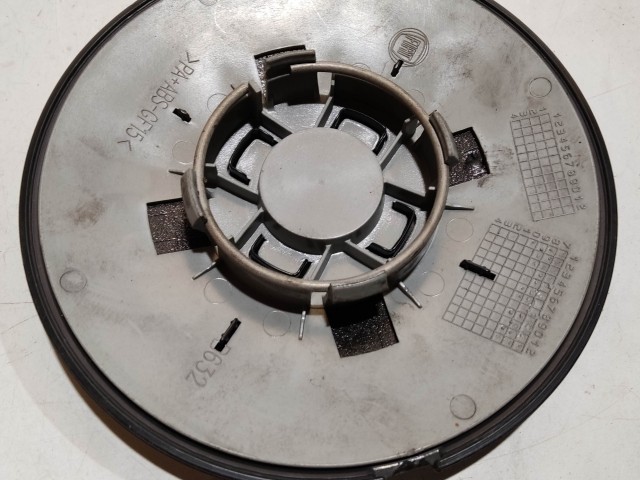 204434 Fiat 500 2007- felni közép kupak, a képen látható állapotban 51884863