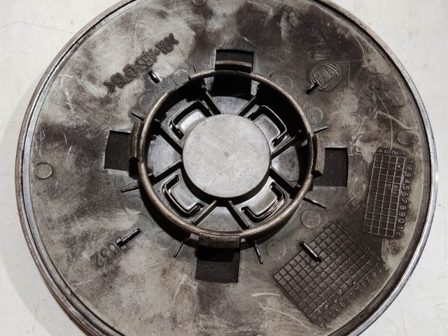 204435 Fiat 500 2007- felni közép kupak, a képen látható állapotban 51884863