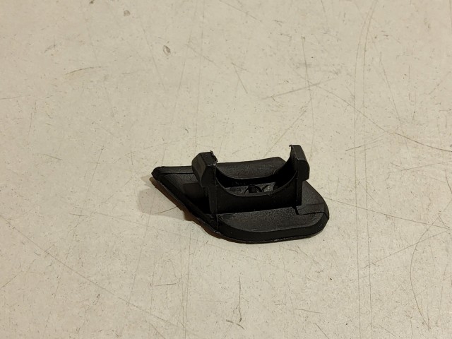 Alfa Romeo 159, Brera, Spider gyári új, jobb oldali levélfogó vég csavar takaró kupak 156068742