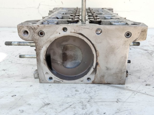 166245 Alfa Romeo 159, 156, 147, Gt 1,9 16v Diesel hengerfej, 5 mm szelepszárral a képen látható sérüléssel