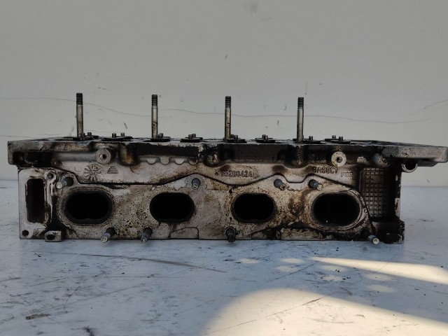 166245 Alfa Romeo 159, 156, 147, Gt 1,9 16v Diesel hengerfej, 5 mm szelepszárral a képen látható sérüléssel