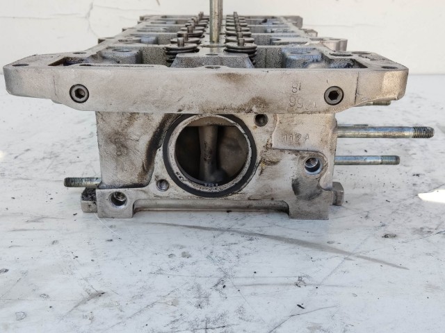 166245 Alfa Romeo 159, 156, 147, Gt 1,9 16v Diesel hengerfej, 5 mm szelepszárral a képen látható sérüléssel