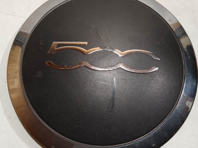 204468 Fiat 500 2007- felni közép kupak, a képen látható állapotban 51884863