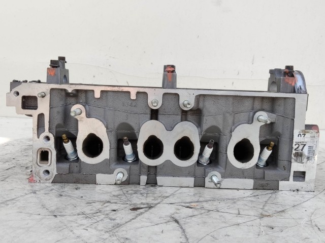 204547 Fiat Punto III. 1,2 8v benzin hengerfej, vezérnűtengely nélkül!!