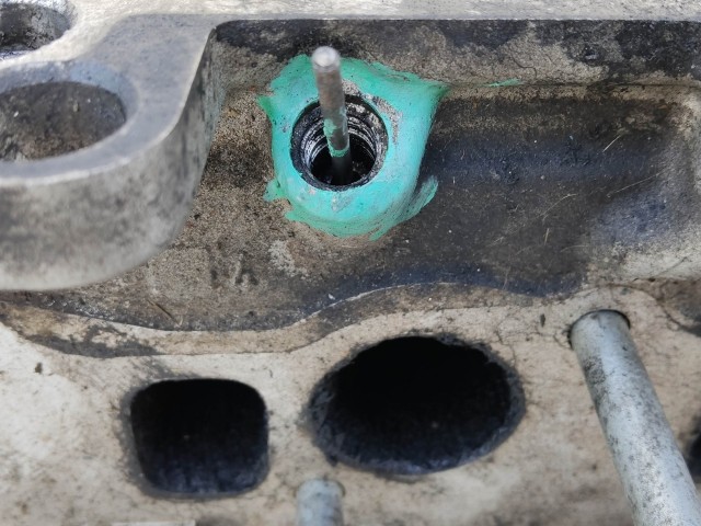 204551 Alfa Romeo 159, 156, 147, Gt 1,9 16v Diesel hengerfej, 5 mm szelepszárral, 1 izzítógyertya beletörve!!!