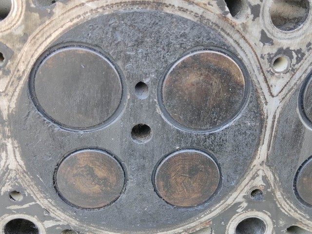 204551 Alfa Romeo 159, 156, 147, Gt 1,9 16v Diesel hengerfej, 5 mm szelepszárral, 1 izzítógyertya beletörve!!!