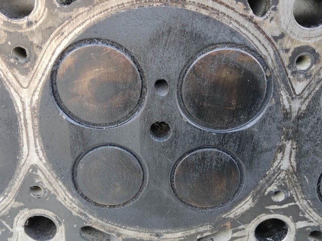 204551 Alfa Romeo 159, 156, 147, Gt 1,9 16v Diesel hengerfej, 5 mm szelepszárral, 1 izzítógyertya beletörve!!!