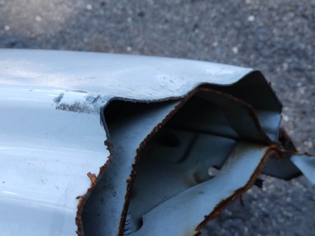 204598 Kia Rio 2011-2017 jobb hátsó sárvédő használt a képen látható sérüléssel