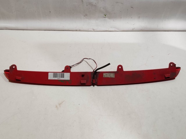 136571 Lancia Delta 2008-2014 pótféklámpa, a képen látható sérüléssel