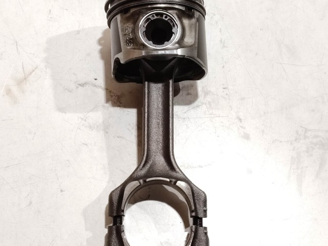 157063 Alfa Romeo 159 2,4 20v Diesel dugattyú hajtókarral 939A9000