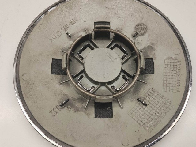 204633 Fiat 500 2007- felni közép kupak, a képen látható állapotban 51884863