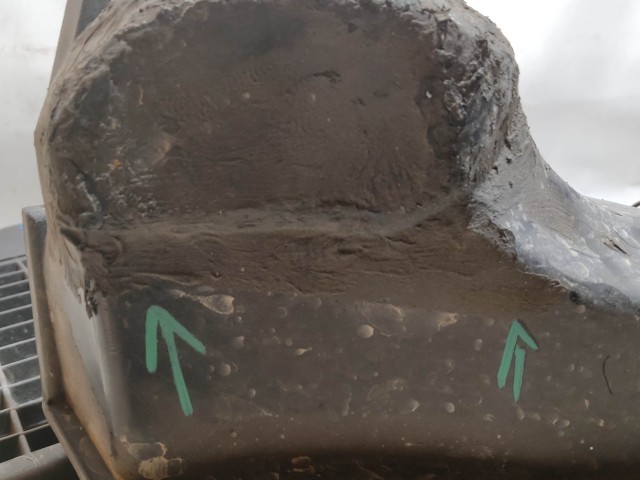 136260 Alfa Romeo GT, 147 1,9 Diesel légszűrőház a képen látható sérüléssel 46794400