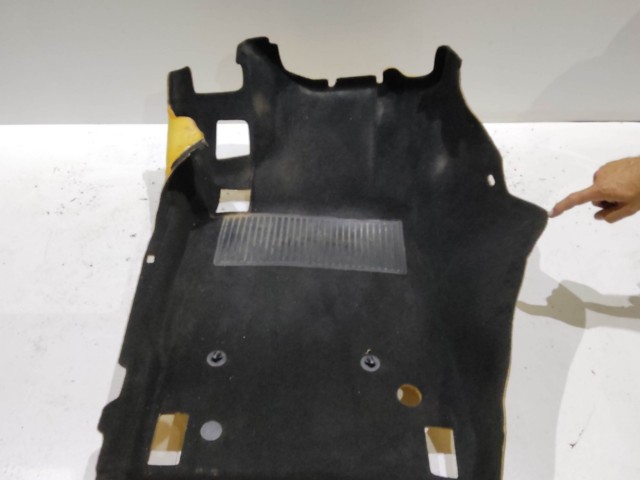 202041 Alfa Romeo 159 2005-2011 bal első padlókárpit