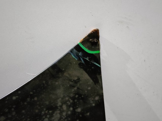 202762 Alfa Romeo 33 1990-1994 motorháztető, a képen látható sérüléssel