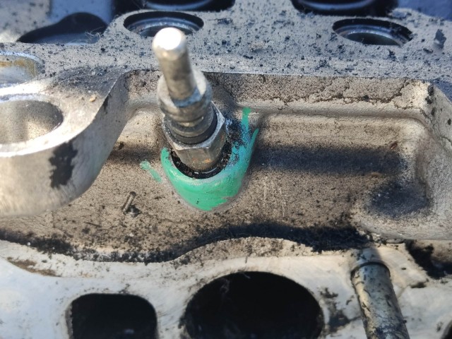 204666 Alfa Romeo 159, 156, 147, Gt 1,9 16v Diesel hengerfej, 5 mm szelepszárral, 1 izzítógyertya beletörve, egynek a menete sérűlt!!!