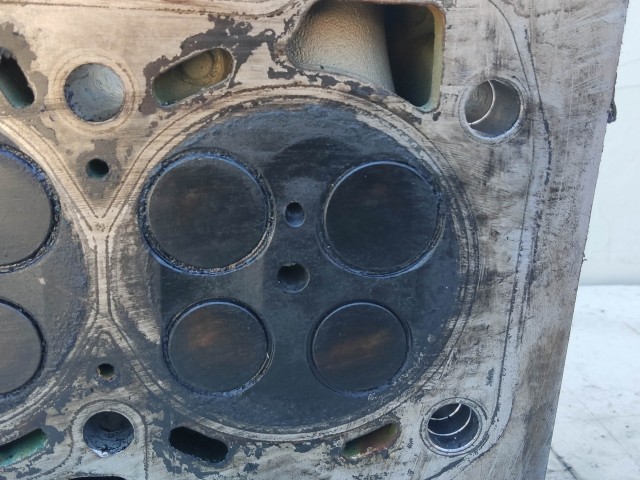 204666 Alfa Romeo 159, 156, 147, Gt 1,9 16v Diesel hengerfej, 5 mm szelepszárral, 1 izzítógyertya beletörve, egynek a menete sérűlt!!!