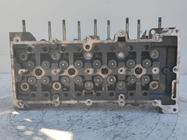 204666 Alfa Romeo 159, 156, 147, Gt 1,9 16v Diesel hengerfej, 5 mm szelepszárral, 1 izzítógyertya beletörve, egynek a menete sérűlt!!!