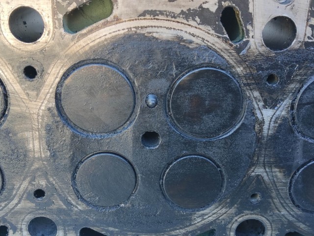 204666 Alfa Romeo 159, 156, 147, Gt 1,9 16v Diesel hengerfej, 5 mm szelepszárral, 1 izzítógyertya beletörve, egynek a menete sérűlt!!!