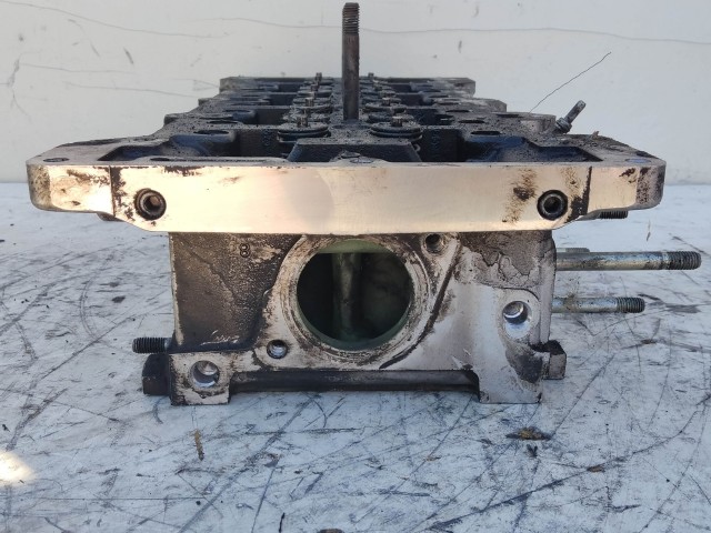 204666 Alfa Romeo 159, 156, 147, Gt 1,9 16v Diesel hengerfej, 5 mm szelepszárral, 1 izzítógyertya beletörve, egynek a menete sérűlt!!!
