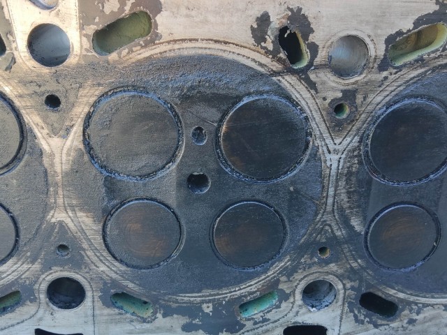 204666 Alfa Romeo 159, 156, 147, Gt 1,9 16v Diesel hengerfej, 5 mm szelepszárral, 1 izzítógyertya beletörve, egynek a menete sérűlt!!!