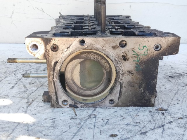 204666 Alfa Romeo 159, 156, 147, Gt 1,9 16v Diesel hengerfej, 5 mm szelepszárral, 1 izzítógyertya beletörve, egynek a menete sérűlt!!!