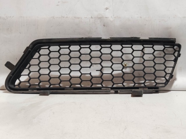 204704 Alfa Romeo 159 156057605 számú, bal első díszrács a képen látható sérüléssel