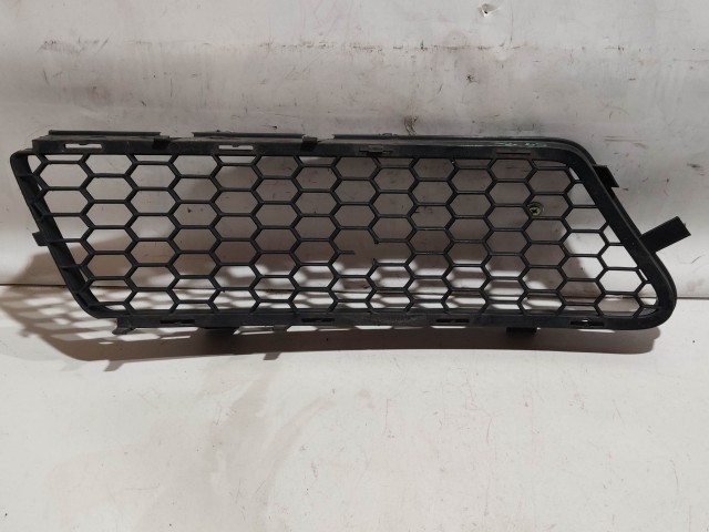 204704 Alfa Romeo 159 156057605 számú, bal első díszrács a képen látható sérüléssel