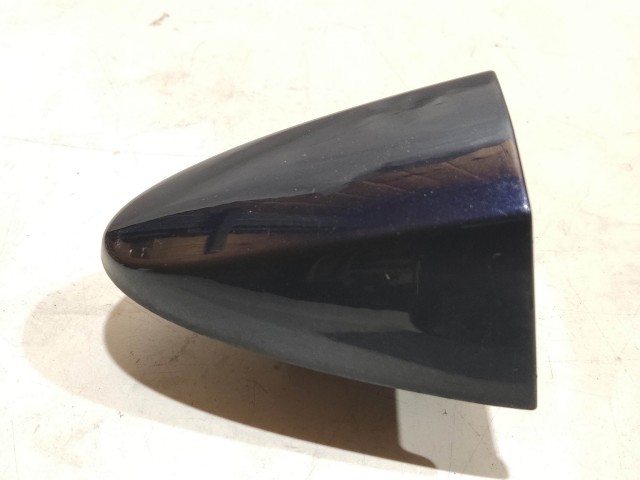 Ford Fiesta 2008-2017 Zárbetét kupak használt  jobb első