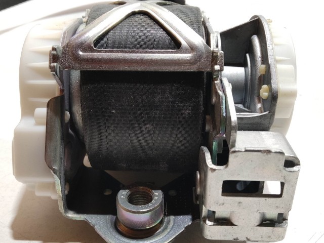 Fiat Panda III. 2012-2024 2012-2024 Biztonsági öv és csat használt  Bal első 