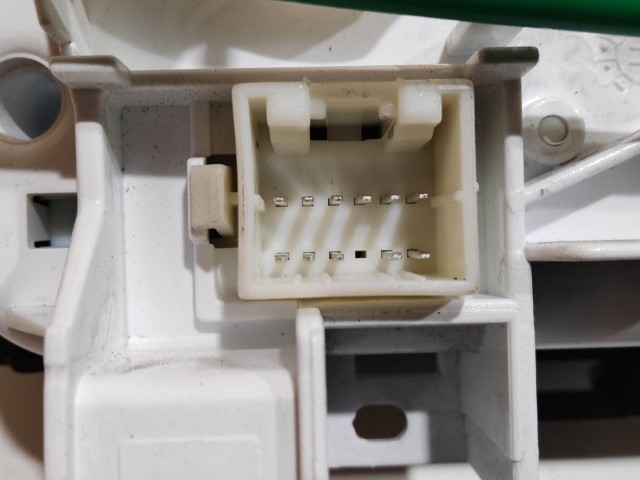 204956 Lancia Delta 2008-2014 manuális fűtés- és közép kapcsolók 5G7846100 