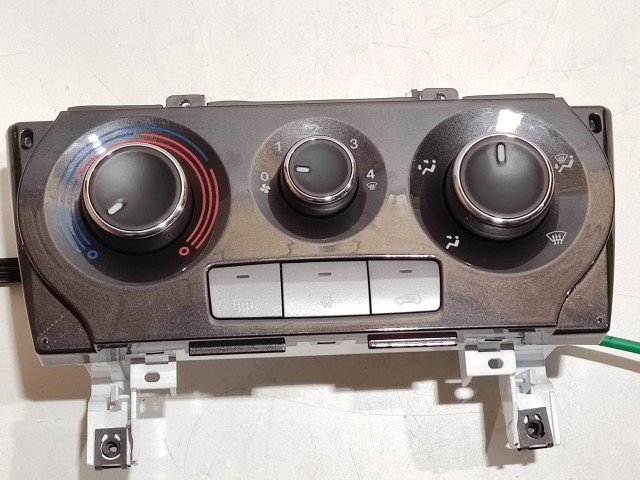 204963 Fiat Bravo 2007-2014 manuális fűtés- és közép kapcsolók, újszerű állapot 5G7846100