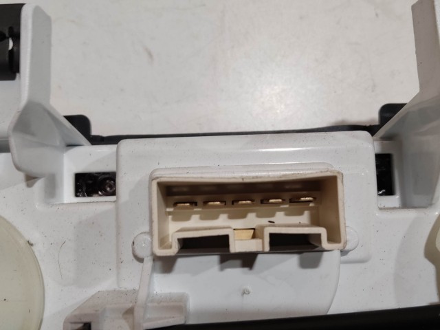 204963 Fiat Bravo 2007-2014 manuális fűtés- és közép kapcsolók, újszerű állapot 5G7846100