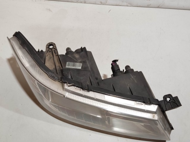 204987 Fiat Freemont jobb első fényszóró magasság állító motor nélkűl, a képen látható sérüléssel