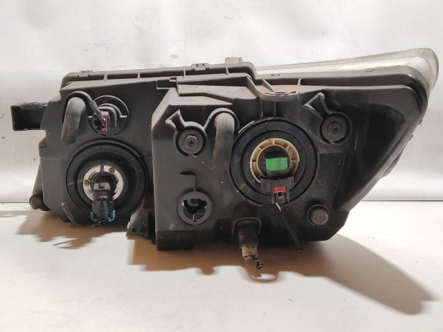 204987 Fiat Freemont jobb első fényszóró magasság állító motor nélkűl, a képen látható sérüléssel