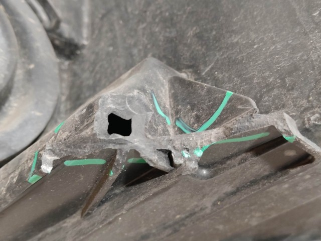 204987 Fiat Freemont jobb első fényszóró magasság állító motor nélkűl, a képen látható sérüléssel