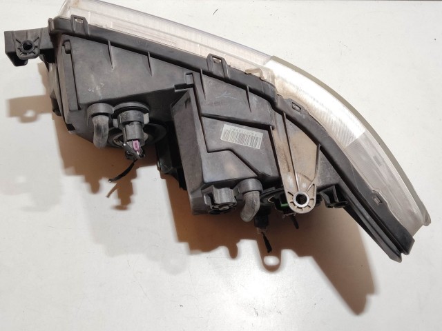 204987 Fiat Freemont jobb első fényszóró magasság állító motor nélkűl, a képen látható sérüléssel