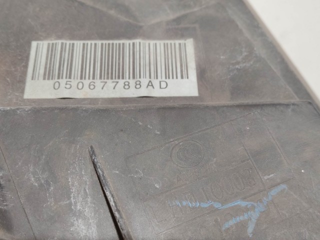 204987 Fiat Freemont jobb első fényszóró magasság állító motor nélkűl, a képen látható sérüléssel