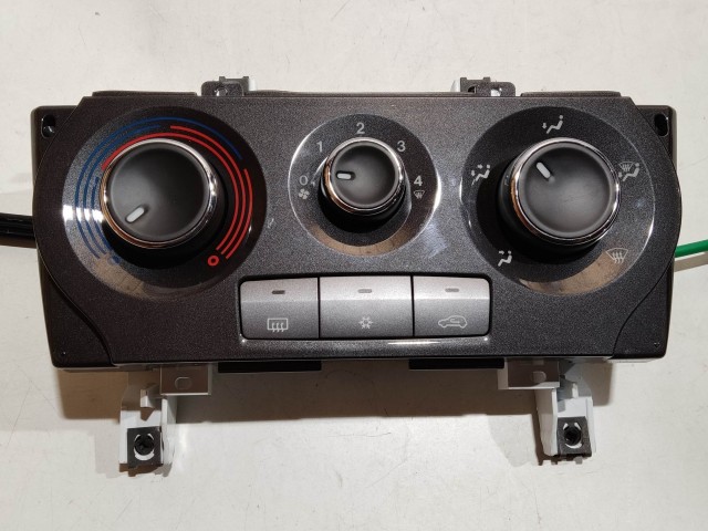 205021 Fiat Bravo 2007-2014 manuális fűtés- és közép kapcsolók, újszerű állapot 5G7846100