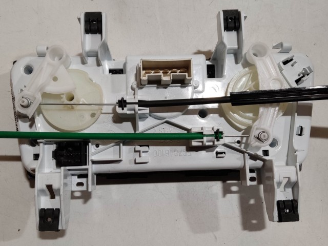 205024 Fiat Bravo 2007-2014 manuális fűtés- és közép kapcsolók, újszerű állapot 5G7846100