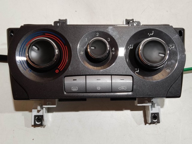 205024 Fiat Bravo 2007-2014 manuális fűtés- és közép kapcsolók, újszerű állapot 5G7846100