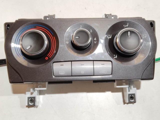 205026 Fiat Bravo 2007-2014 manuális fűtés- és közép kapcsolók, újszerű állapot 5G7846100