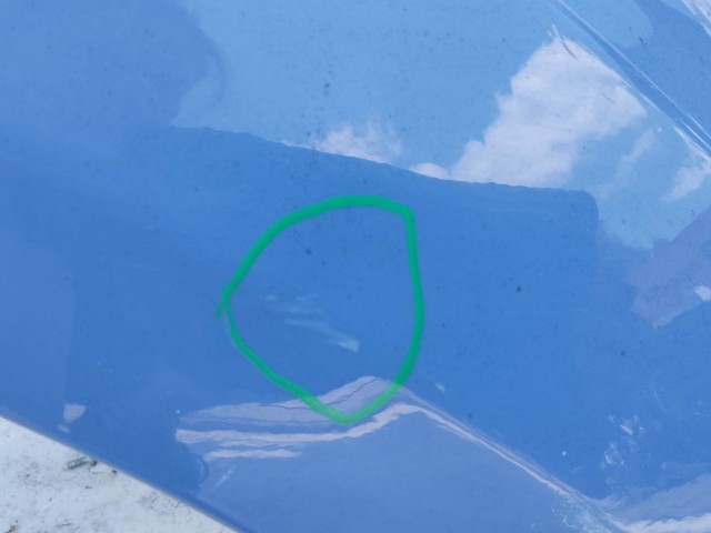 205058 Fiat Freemont 2011-2015 jobb első kék színű árvédő, a képen látható sérüléssel