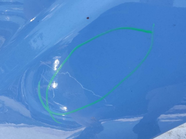 205058 Fiat Freemont 2011-2015 jobb első kék színű árvédő, a képen látható sérüléssel