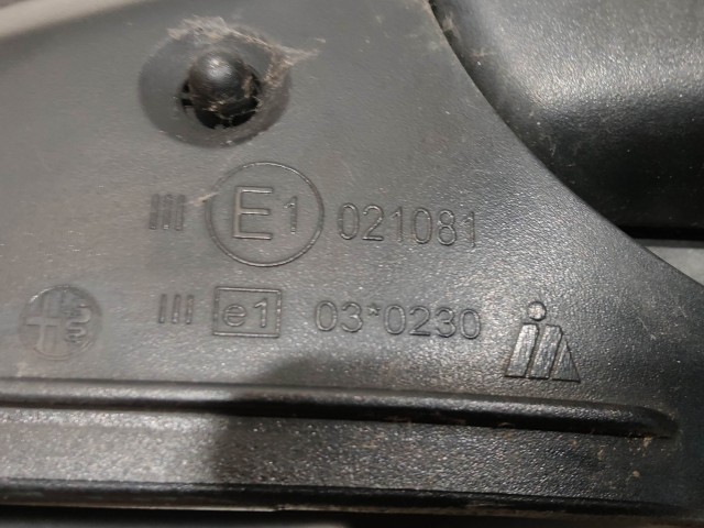 205135 Alfa Romeo Giulietta 2010-2020 jobb oldali 7 vezetékes visszapillantó tükör , a képen látható sérüléssel