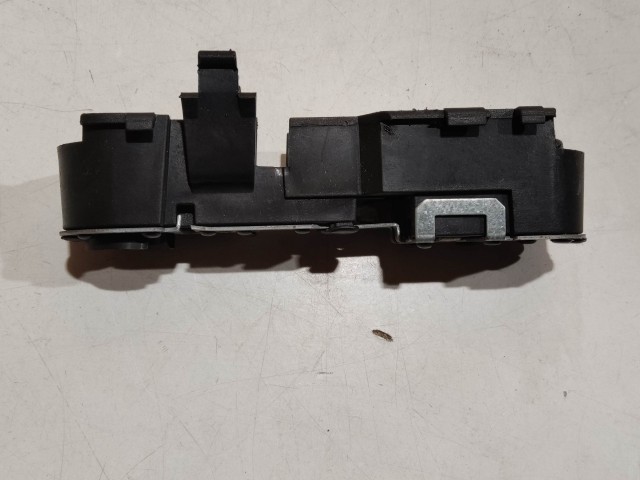 205139 Alfa Romeo 159 2005-2011jobb hátsó belső lámpa Izzó foglalat 50504822